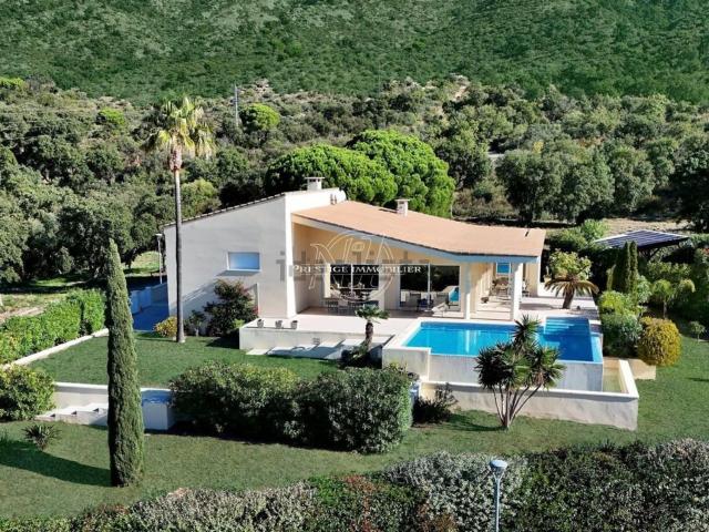 Chalet, Palau Saverdera