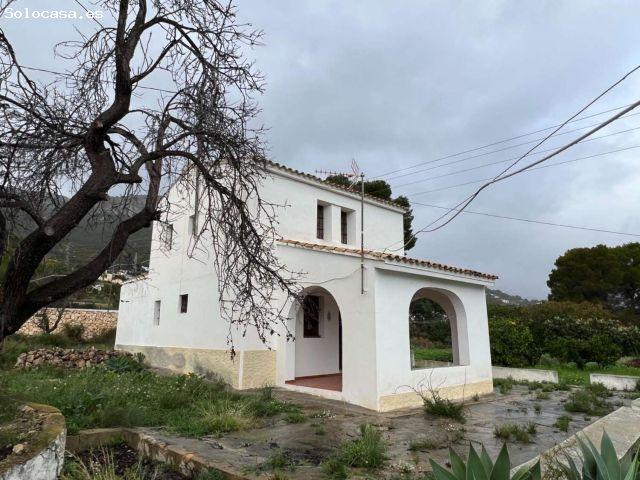 Chalet para reformar sobre parcela de 1445 m2 en Calpe Alicante