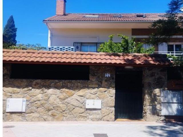 CHALET PAREADO