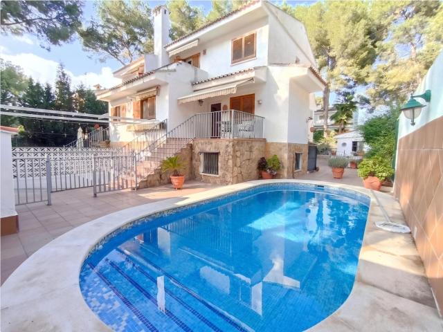 Chalet Pareado unifamiliar con piscina en Urb. El Clot de Navarrete – Alquiler larga duración