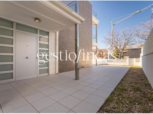 ¡CHALET PAREADO CON 4 HABITACIONES EN LA LLOSA A 10 MINUTOS DE LA PLAYA!
