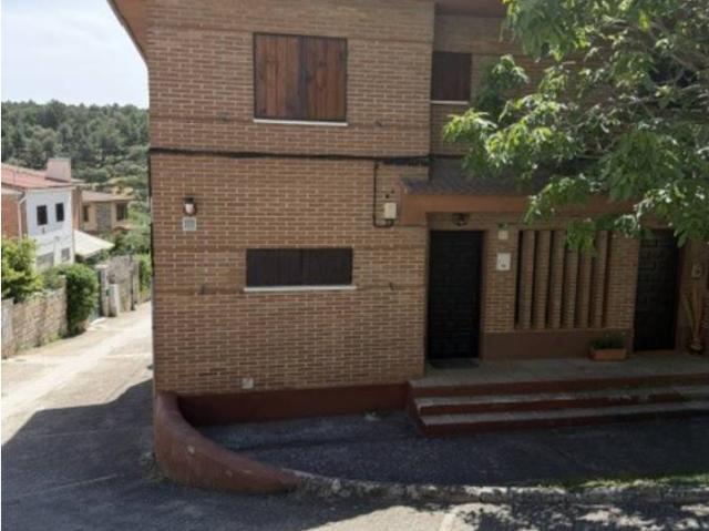Chalet Pareado con Garaje y Jardín