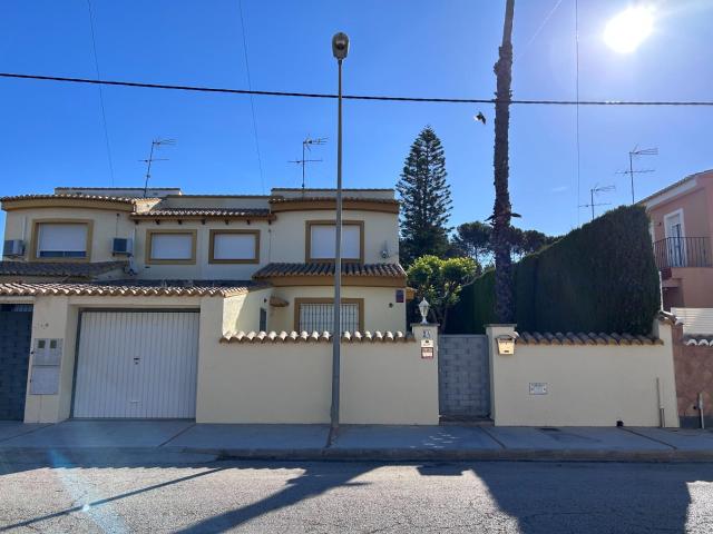 Chalet pareado con piscina Urb Monte Colorado La Pobla de Vallbona