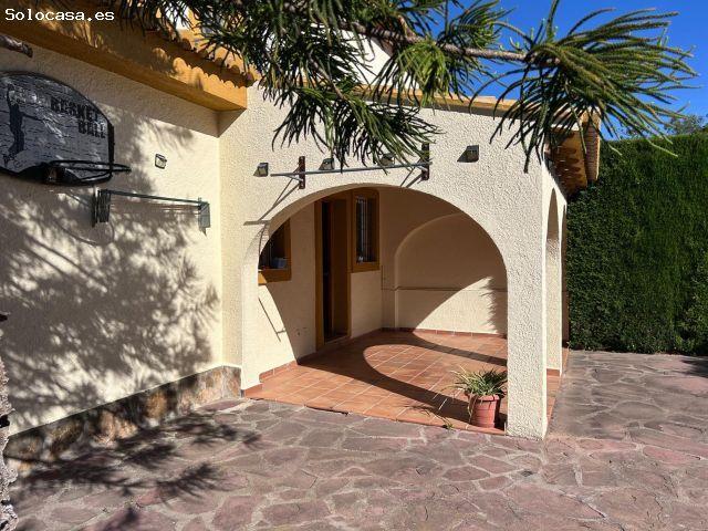 Chalet pareado con piscina Urb Monte Colorado La Pobla de Vallbona