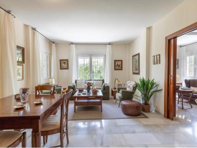 ? Chalet pareado con piscina, jardín y bonitas vistas a Granada en La Zubia