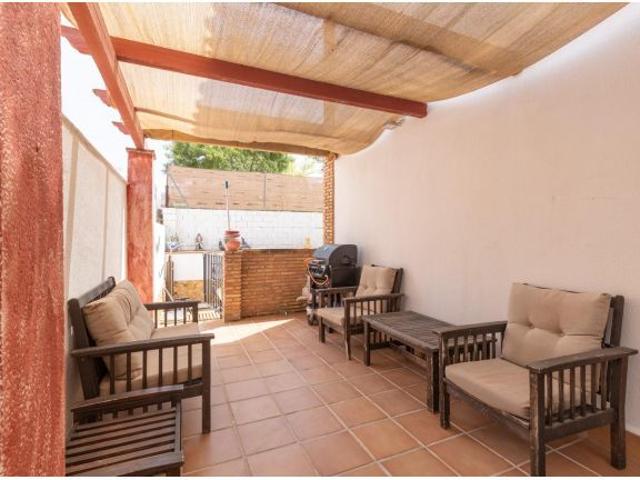 ¡CHALET PAREADO CON PISCINA POR SOLO 289.900€!