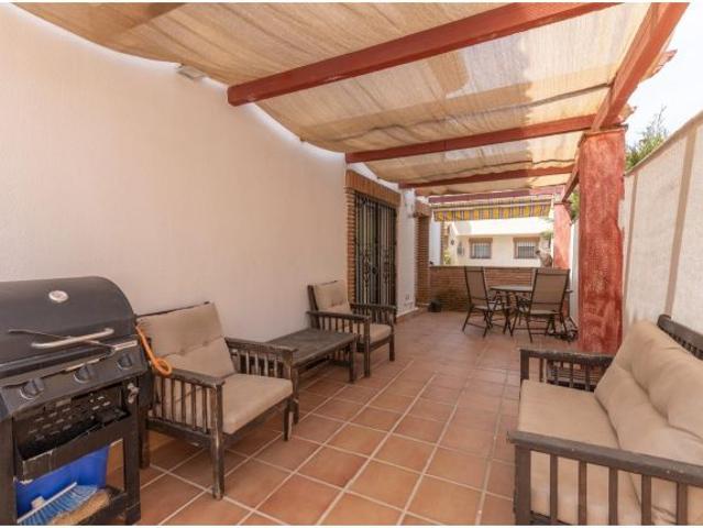 ¡CHALET PAREADO CON PISCINA POR SOLO 289.900€!