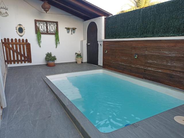 Chalet pareado de 5 habitaciones y, 3 baños y piscina privada en valverde, Elche