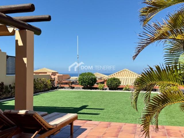 Chalet pareado de 2 dormitorios en La Caleta en venta 161m² Adeje