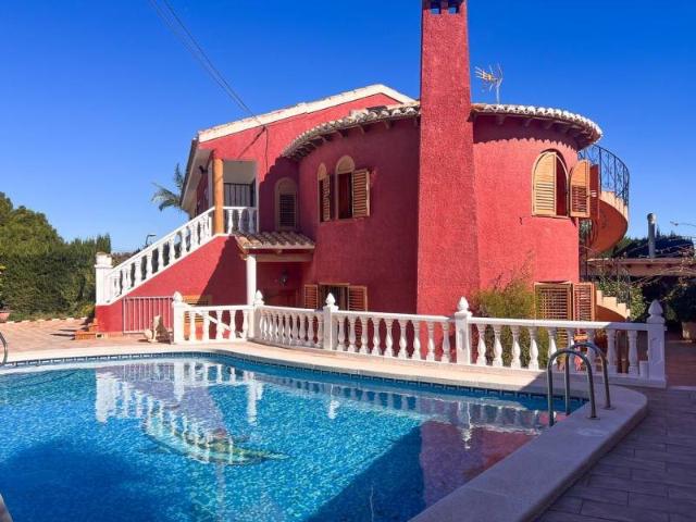 Chalet pareado de estilo mediterráneo tradicional en la cons. 161m² Torrevieja