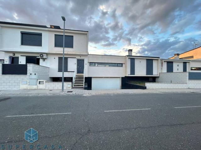 Chalet pareado en venta en Burguillos de Toledo