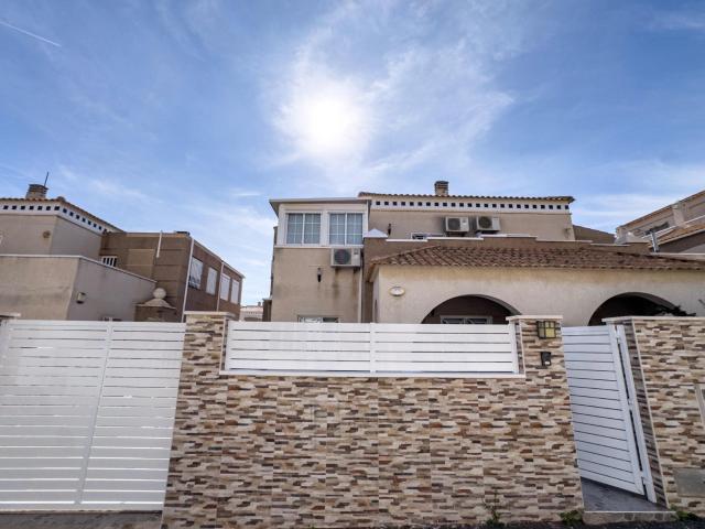 Chalet pareado en Aguas Nuevas, Torrevieja