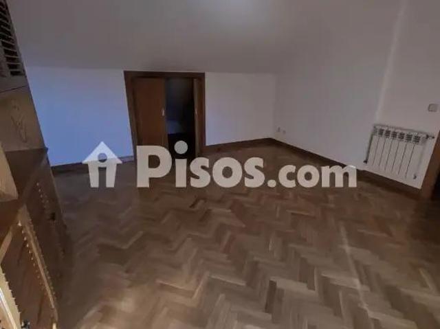 Chalet pareado en alquiler en Calle de Italia