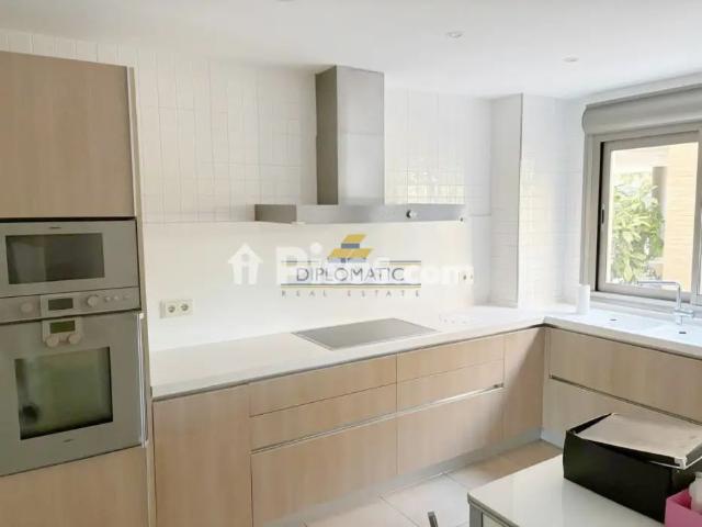 Chalet pareado en alquiler en Calle del Mistral