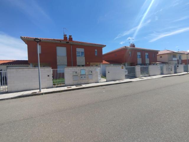 CHALET PAREADO EN CEMBRANOS LEON