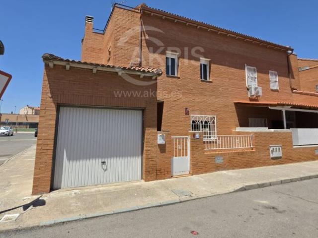 Chalet Pareado en Chozas De Canales