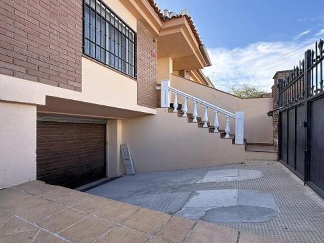 CHALET PAREADO EN LA CANAL, OGIJARES