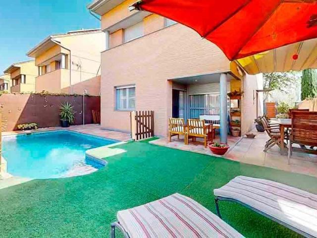 CHALET PAREADO EN MIRAMADRID
