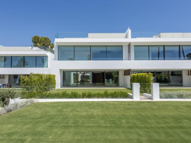 Chalet pareado en Nueva Andalucía