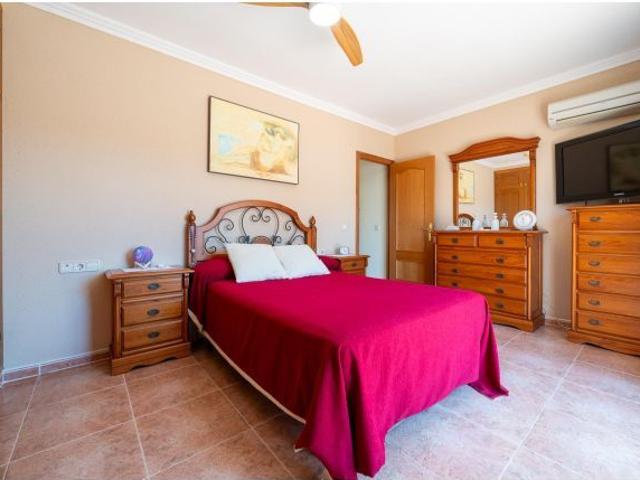 CHALET PAREADO EN SON FERRER