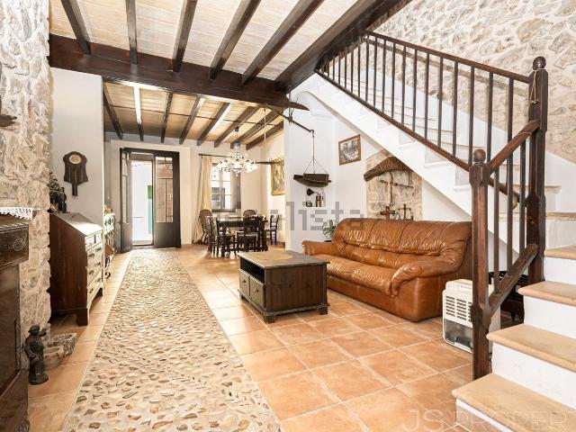Chalet, Petra