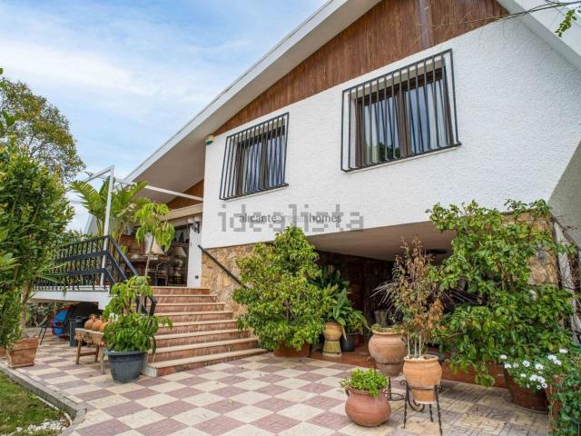 Chalet, Petrer