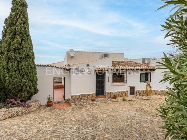 Chalet, Pego