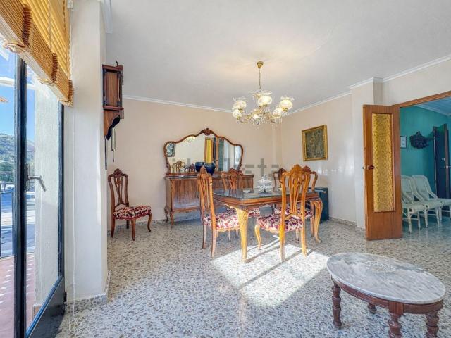 Chalet, Pego