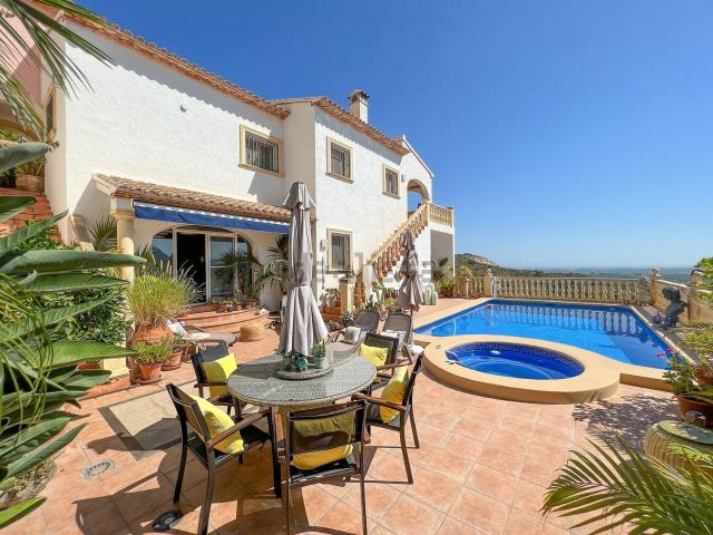 Chalet, Pego
