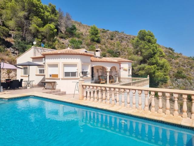 Chalet, Pego