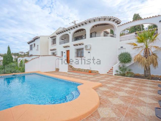Chalet, Pego