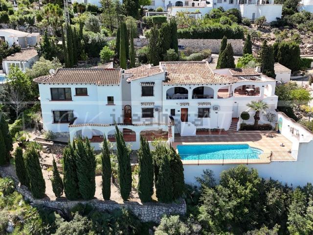 Chalet, Pego