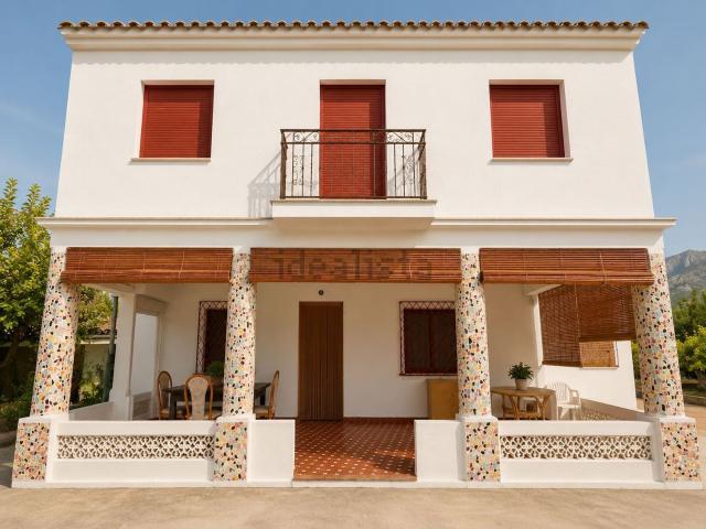 Chalet, Pego