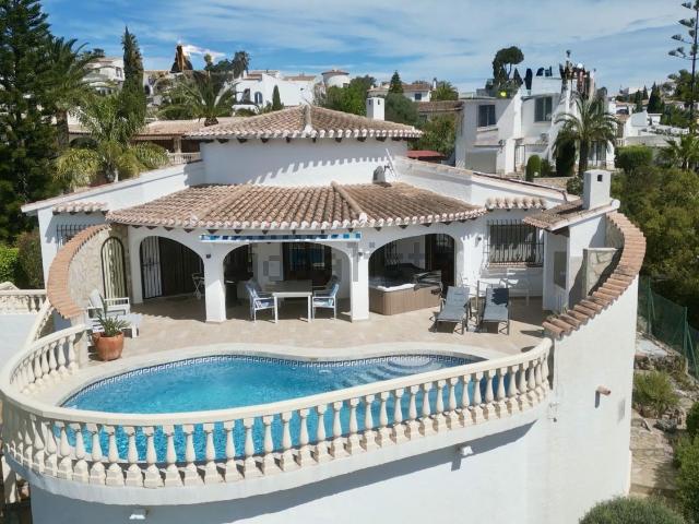 Chalet, Pego