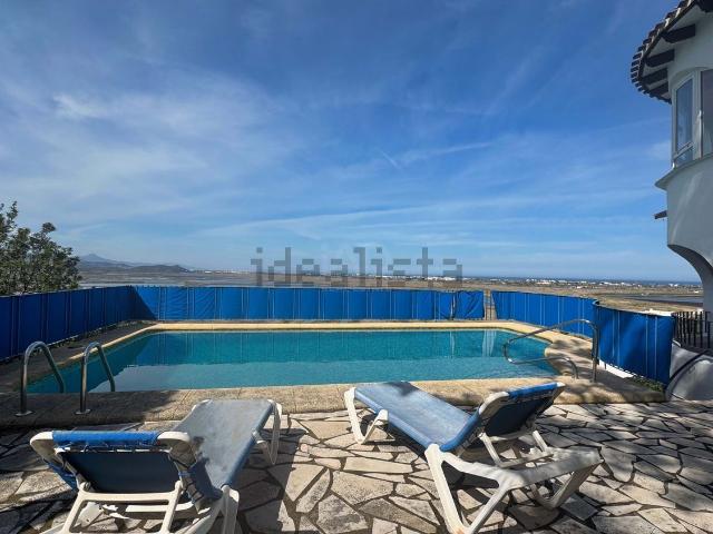 Chalet, Pego