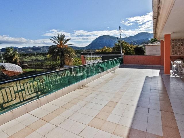 Chalet, Pego