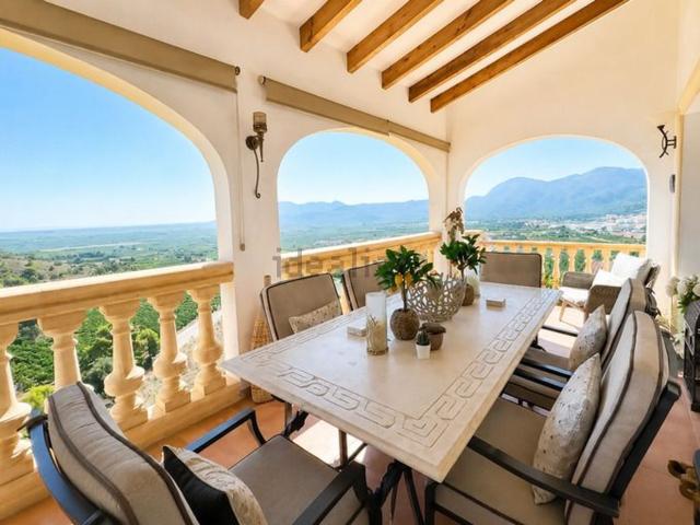 Chalet, Pego