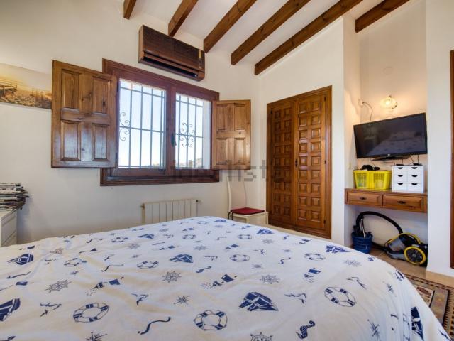 Chalet, Pego