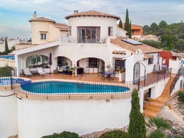 Chalet, Pego