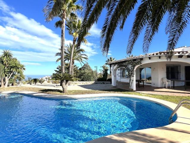Chalet, Pego