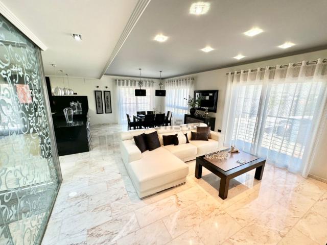 Chalet, Pego