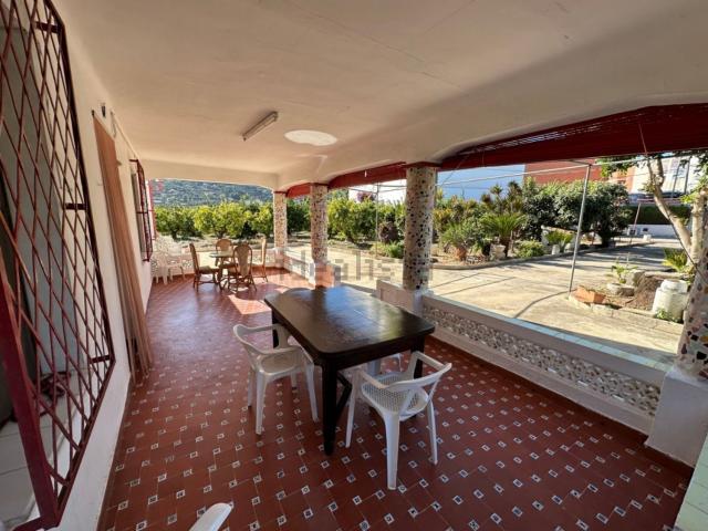 Chalet, Pego