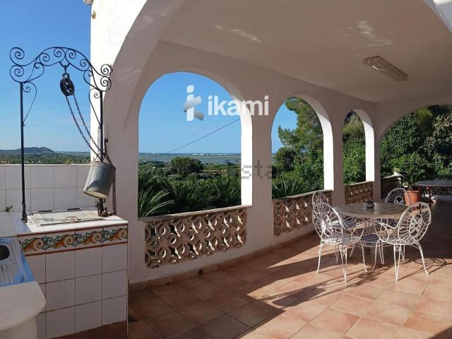 Chalet, Pego