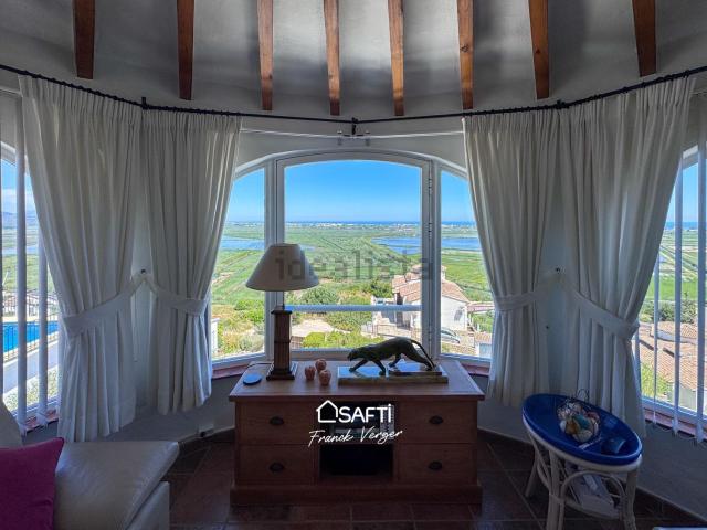 Chalet, Pego