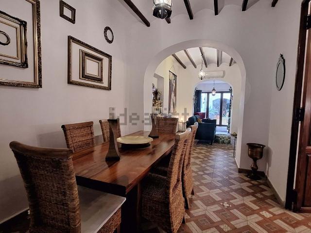Chalet, Pego