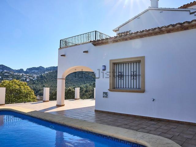 Chalet, Pego
