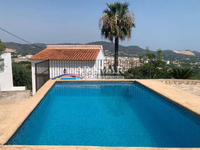 Chalet, Pego
