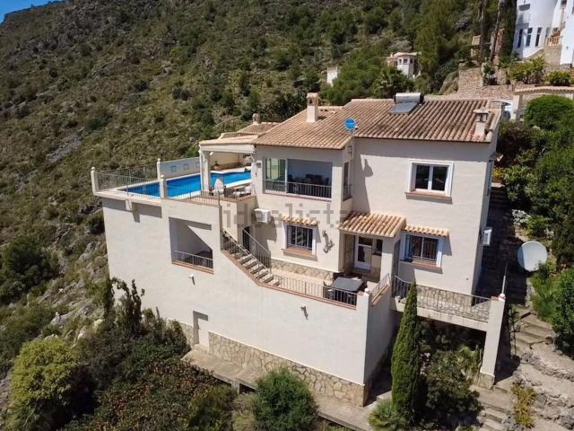 Chalet, Pego