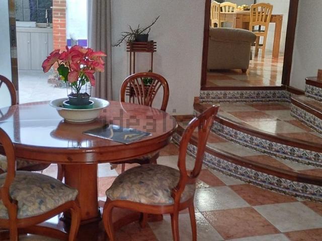 Chalet, Pego