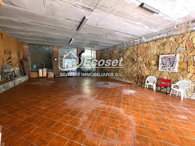 Chalet perfecto para vivir y negocio grandes espacios